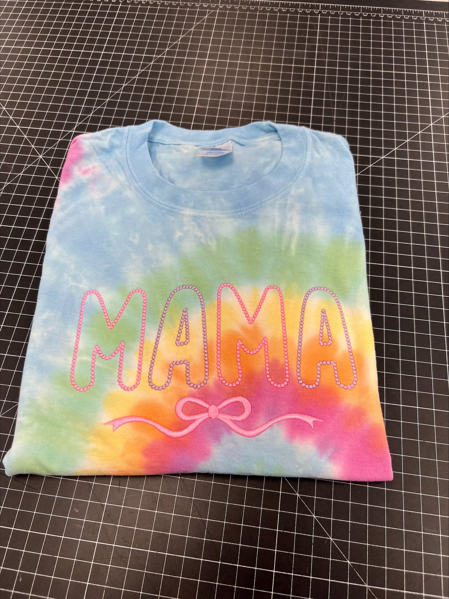 Mama w/Bow Embroidered Sweatshirt/T-Shirt
